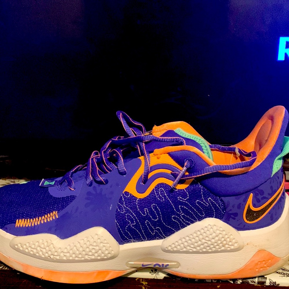 I’m selling sum dark blue Orange light green paul george